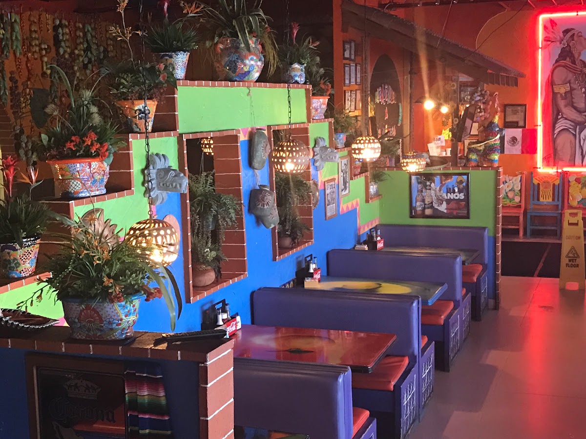 El Azteca Mexican Restaurant